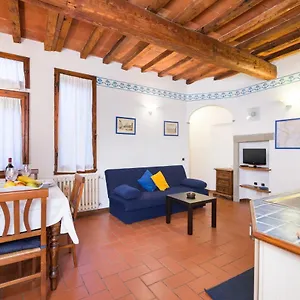 https://laura-holiday-house.it-tuscanyhotel.com